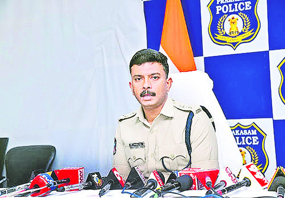 జిల్లా ప్రజలకు కలెక్టర్‌ క్రిస్మస్‌ శుభాకాంక్షలు 
1