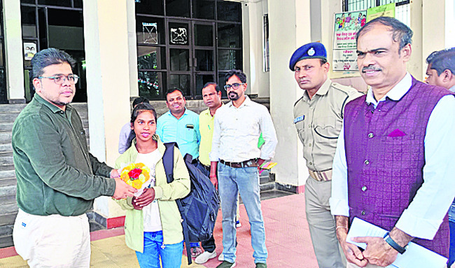 యువ క్రీడాకారిణి జ్యోత్స్నకు ప్రధానమంత్రి జాతీయ శిశు పు1