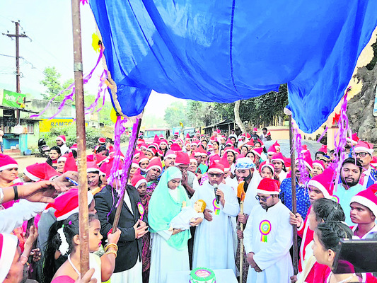 ● ముస్తాబైన చర్చిలు5