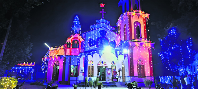 ● ముస్తాబైన చర్చిలు3