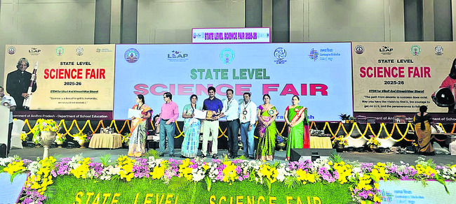 రాష్ట్రస్థాయి సైన్స్‌ ఫెయిర్‌లో మన్యం విద్యార్థుల ప్రతి1