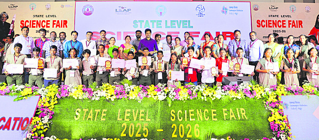 విద్యార్థులు శాస్త్రవేత్తలుగా ఎదగాలి 1