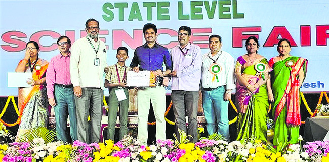 విద్యార్థులు శాస్త్రవేత్తలుగా ఎదగాలి 2