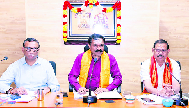 భక్తులకు ఇబ్బంది లేకుండా వీధి కుక్కల నియంత్రణ 1