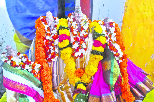 కరుణ కురిసిన రాత్రి.. 3