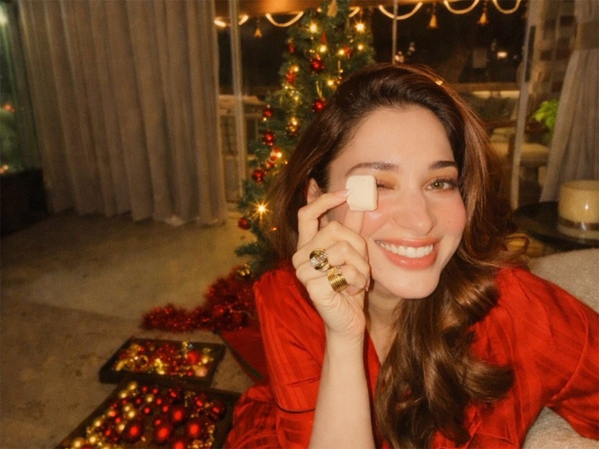 Actress Tamannaah Bhatia Christmas 2025 Celebrations1