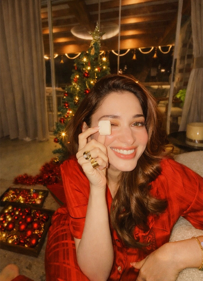 Actress Tamannaah Bhatia Christmas 2025 Celebrations2
