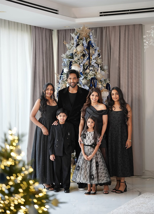 Celebrity Christmas 2025 Celebration Viral Photos4