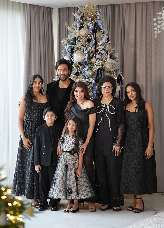 Celebrity Christmas 2025 Celebration Viral Photos6