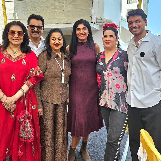 Christmas 2025 party in Radhika Sarathkumar Photos Viral 11