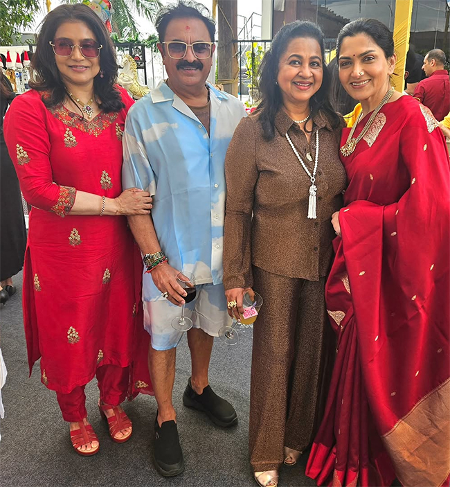 Christmas 2025 party in Radhika Sarathkumar Photos Viral 5