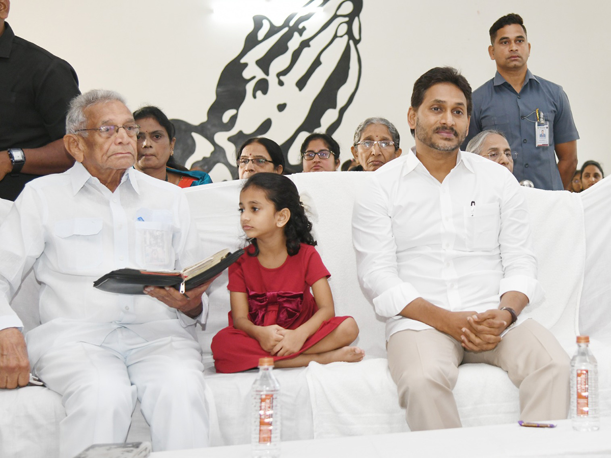 YS Jagan Christmas Celebrations at CSI Church Pulivendula5