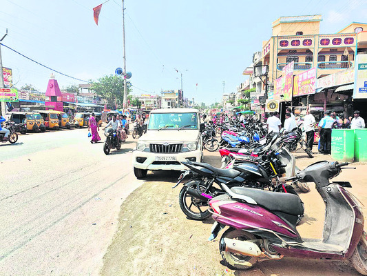 ఆక్రమిస్తూ.. అద్దెకిస్తూ! 1