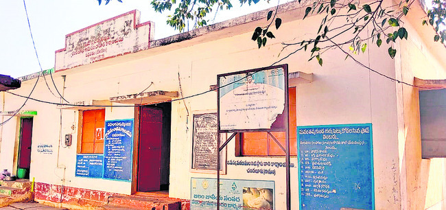 పంచాయతీ కార్యాలయంలో తరగతి గదులు 1