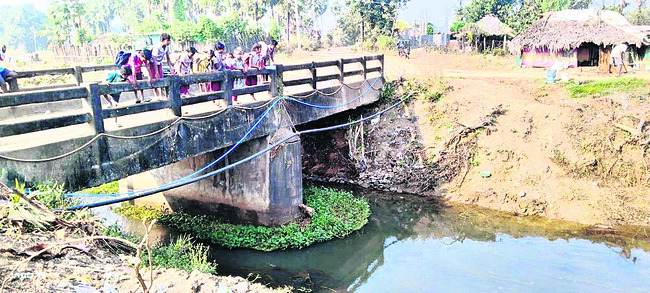 కాలినడకన తడ‘బడి’..1