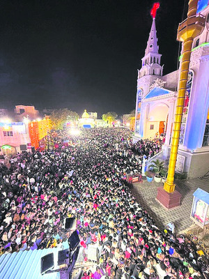 మిన్నంటిన క్రిస్మస్‌ వేడుకలు 1