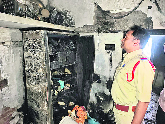 విద్యుత్‌ షార్ట్‌ సర్క్యూట్‌తో ఇల్లు ఆహుతి 2