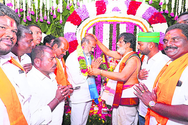 ఘనంగా అయ్యప్ప మహాపడిపూజ1