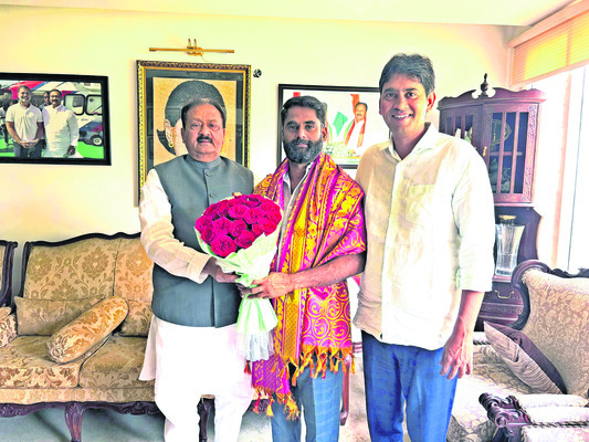 ప్రజలకు సేవలు అందించి గుర్తింపు పొందాలి 1