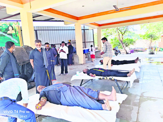 లయన్స్‌క్లబ్‌ ఆధ్వర్యంలో  కంటి పరీక్షలు 
2