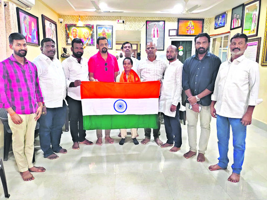 పర్వతారోహకురాలికి ఆర్థిక సాయం
1