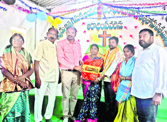 ఘనంగా క్రిస్మస్‌ వేడుకలు
1