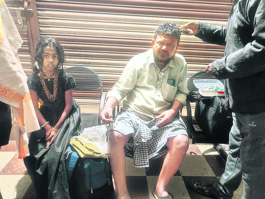 అయ్యప్ప స్వాముల మినీ బస్సుబోల్తా1