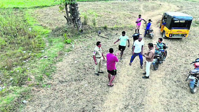 బ్యాంకు అకౌంట్‌ నుంచి రూ.2 లక్షలు మాయం1