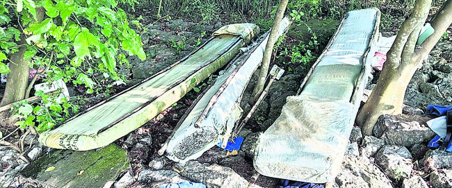 థర్మాకోల్‌ షీట్లే బోట్లు..!1