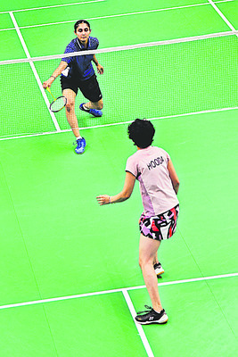 రసవత్తరంగా బ్యాడ్మింటన్‌ పోటీలు 1