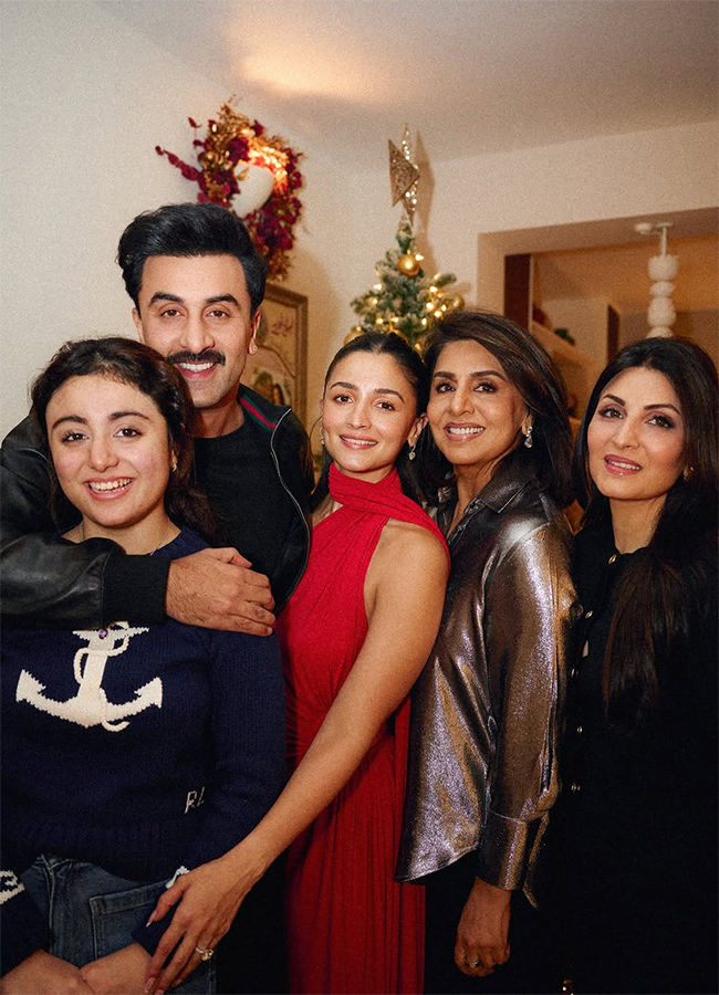 Celebrity Christmas 2025 Celebration Viral Photos Gose12