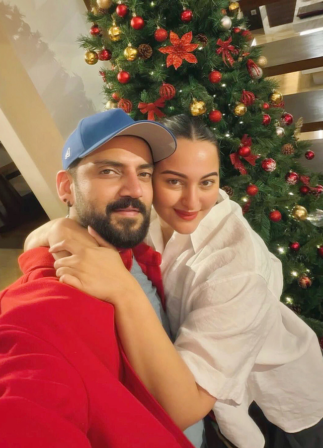 Celebrity Christmas 2025 Celebration Viral Photos Gose4