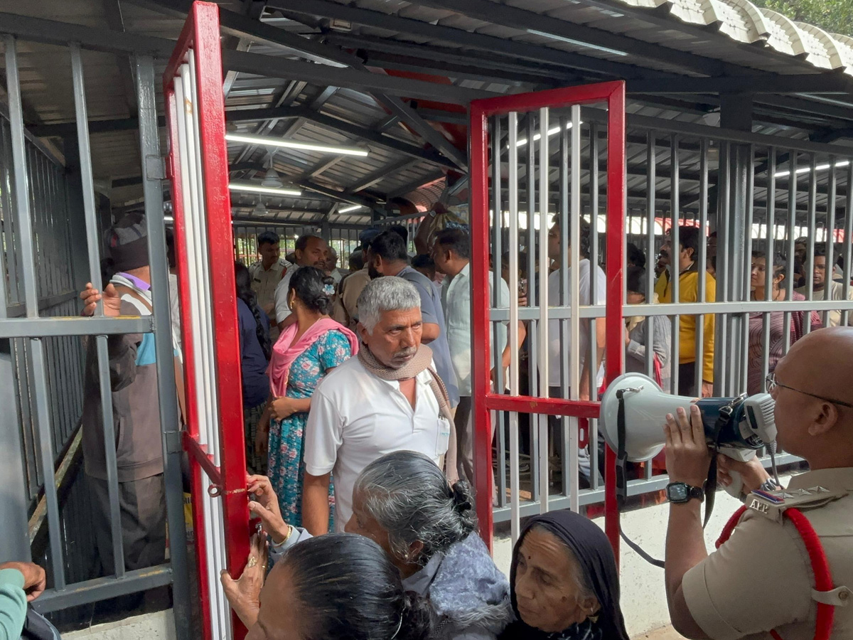 Huge Crowd At Tirumala Photos19