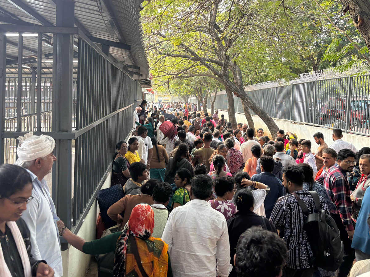 Huge Crowd At Tirumala Photos21