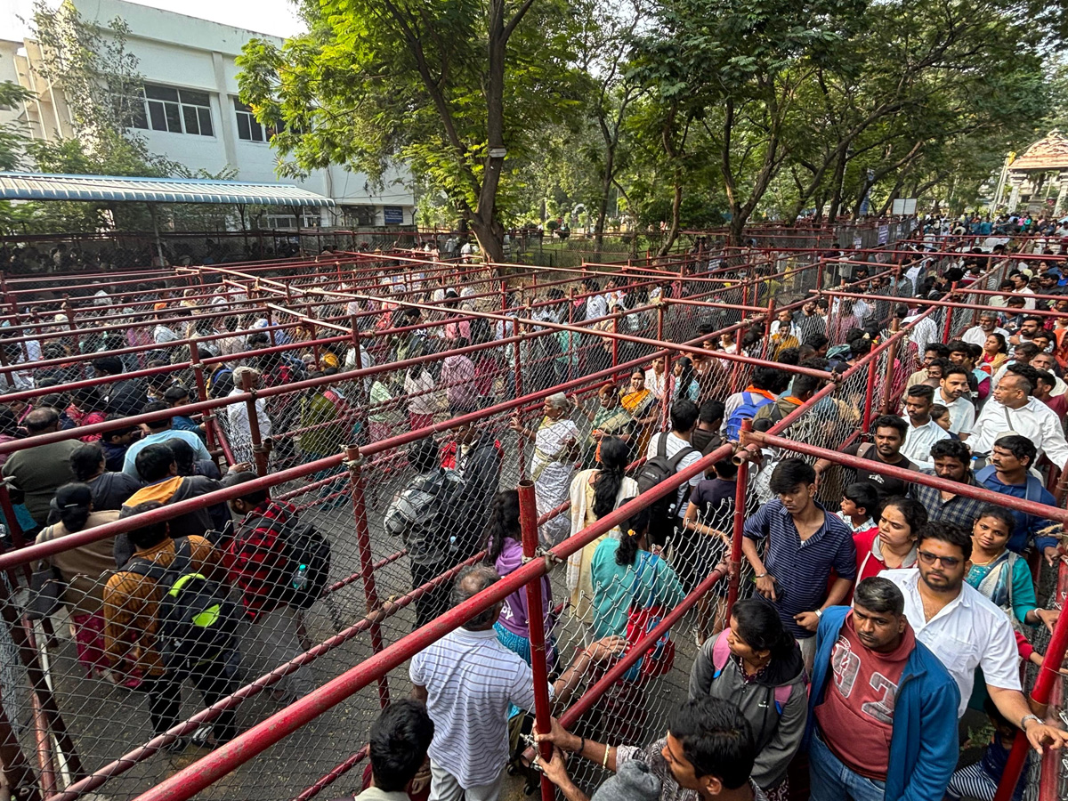 Huge Crowd At Tirumala Photos4