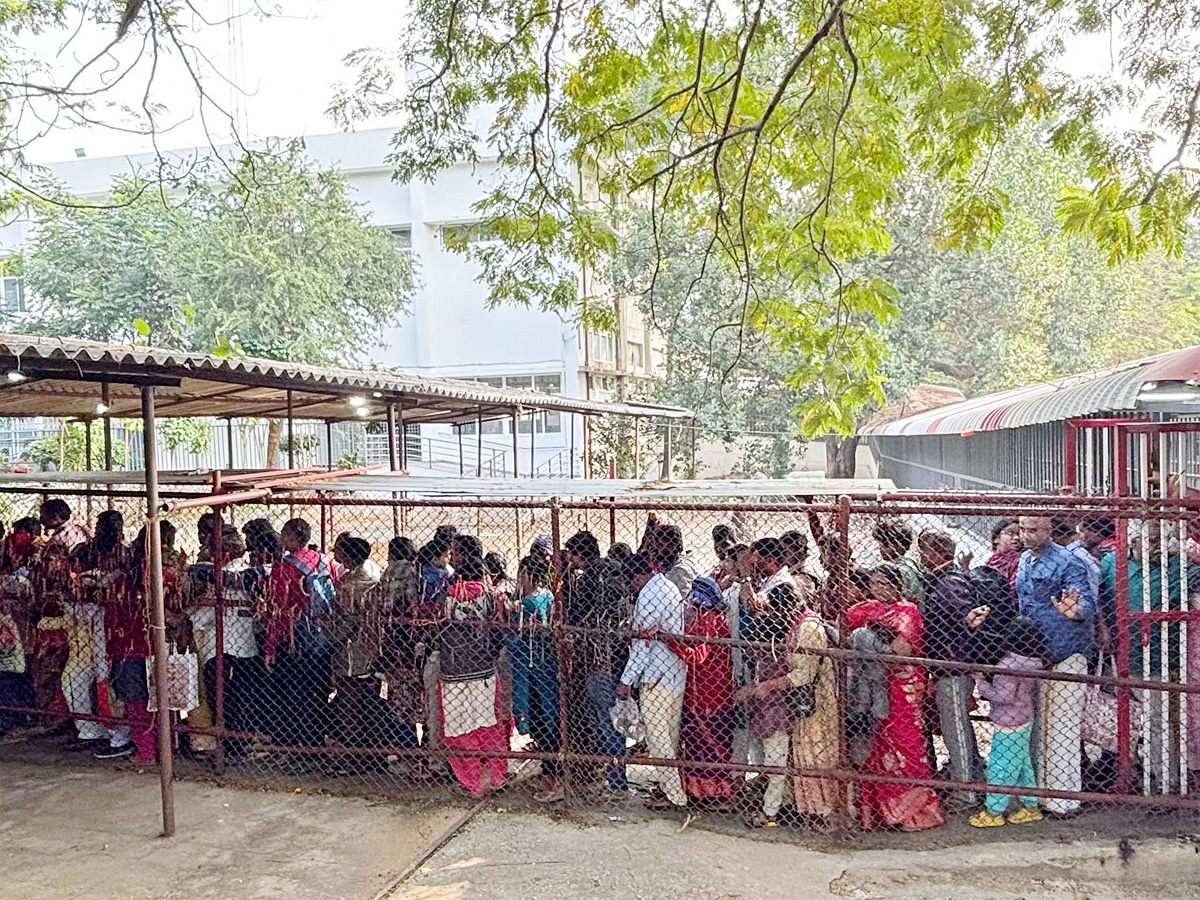 Huge Crowd At Tirumala Photos5