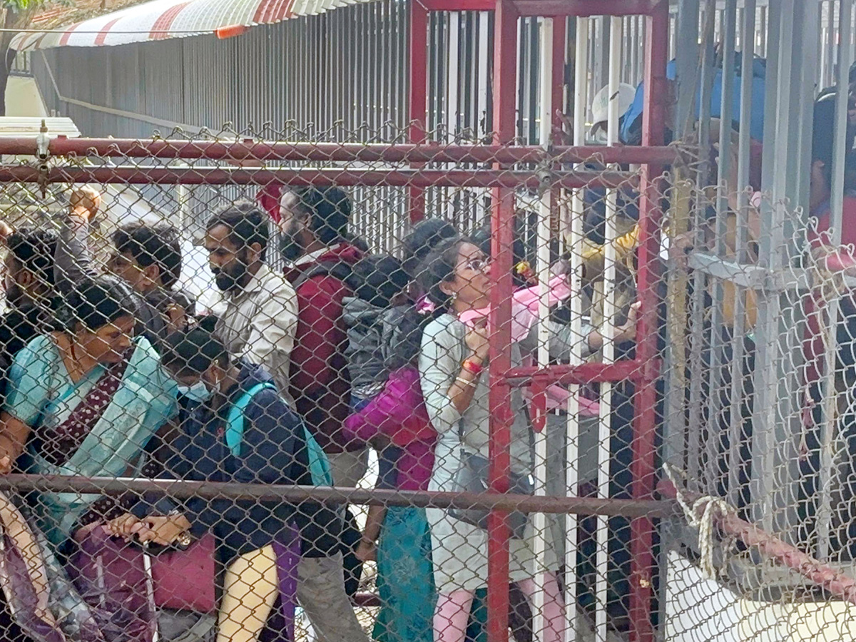 Huge Crowd At Tirumala Photos8