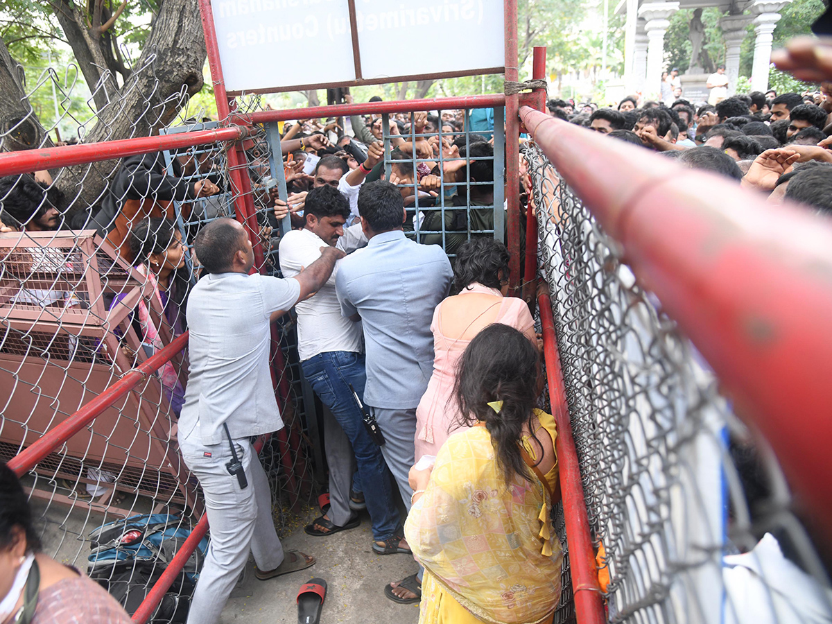 In Pics: Huge Devotees Rush At Tirumala Photos12