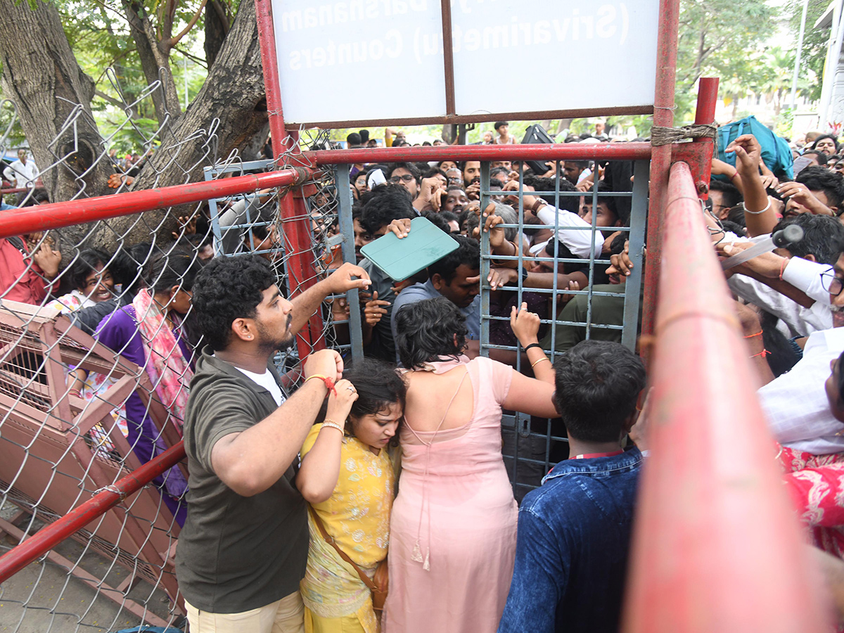 In Pics: Huge Devotees Rush At Tirumala Photos15