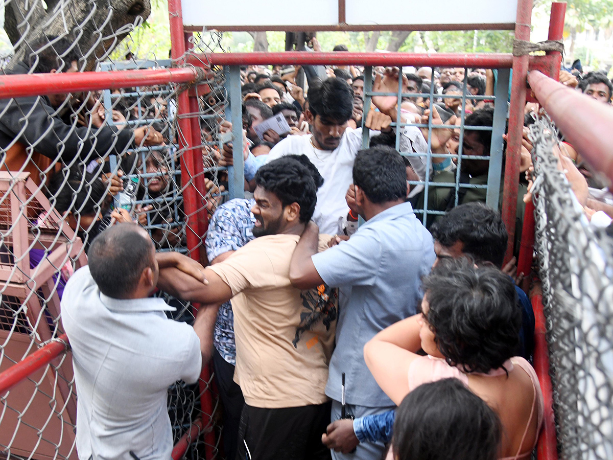 In Pics: Huge Devotees Rush At Tirumala Photos21