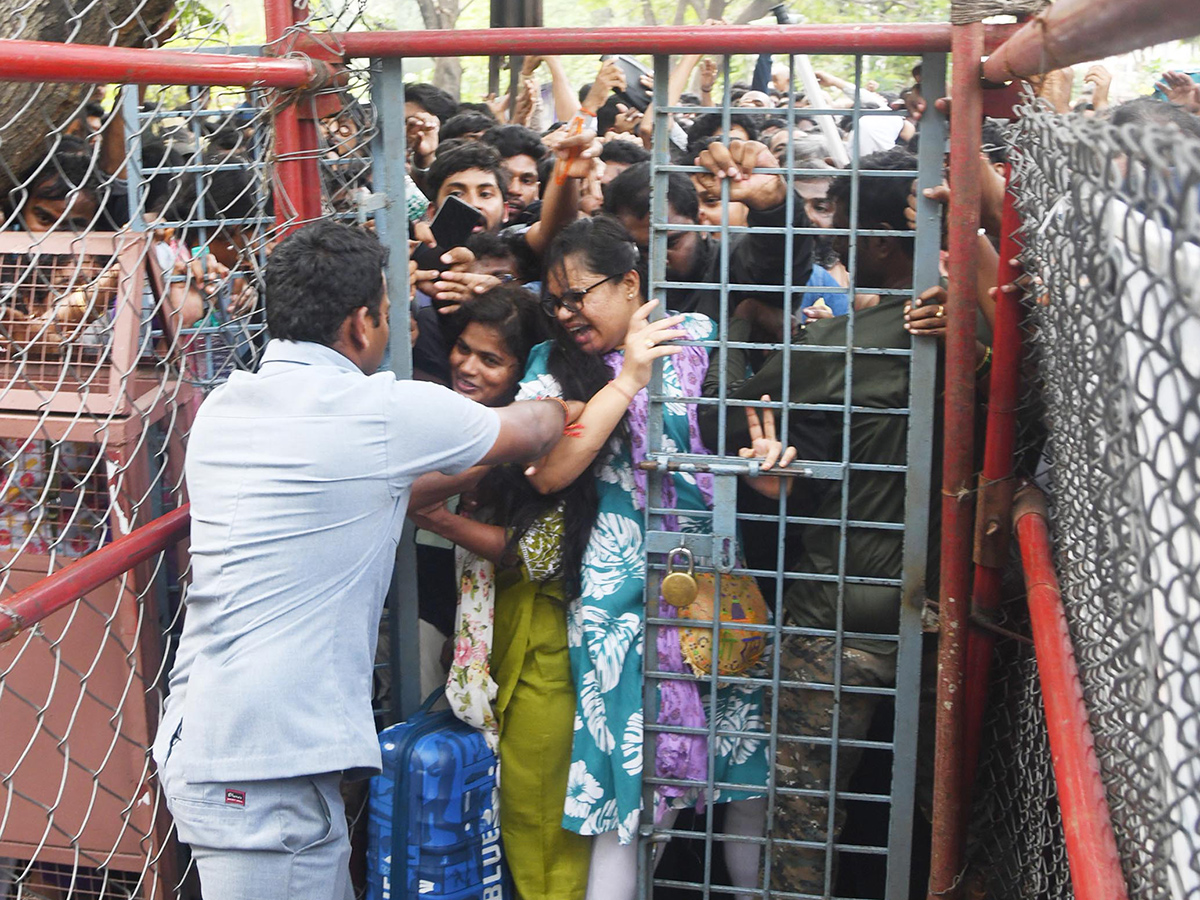 In Pics: Huge Devotees Rush At Tirumala Photos22