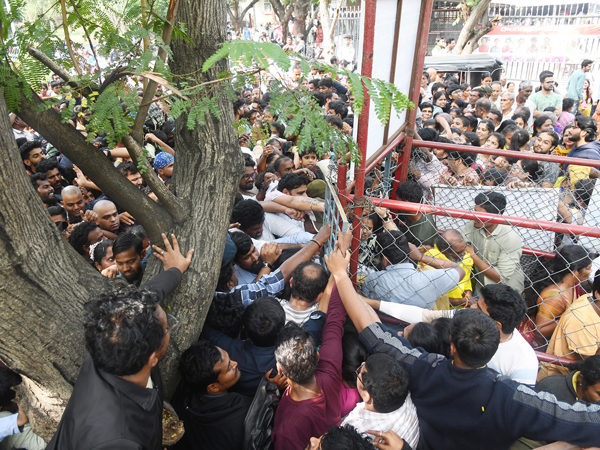 In Pics: Huge Devotees Rush At Tirumala Photos24