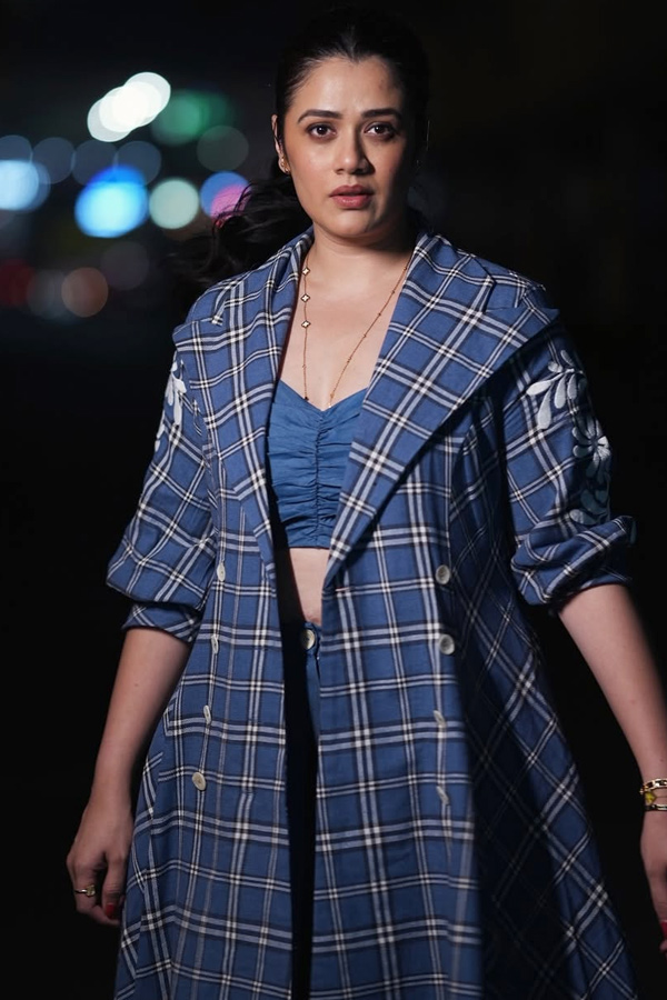 Actress Girija Oak Latest Stunning Photos10