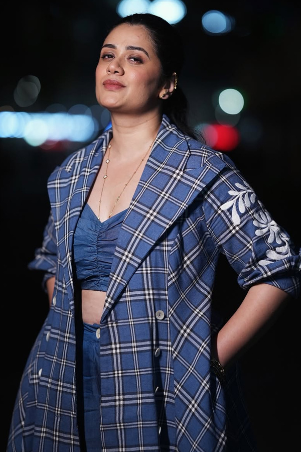 Actress Girija Oak Latest Stunning Photos11