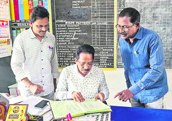 ‘పది’ పరీక్షల్లో ప్రథమ  స్థానంలో నిలుపుదాం1