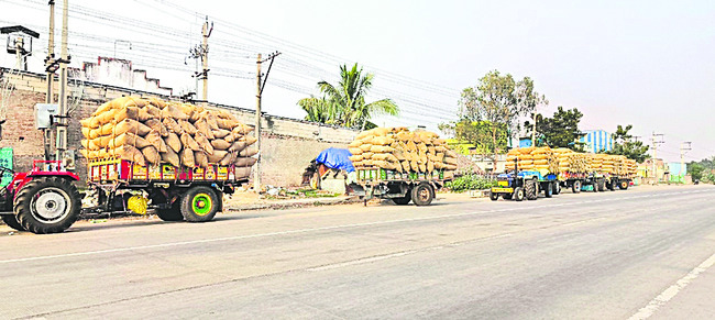 ధాన్యం రైతుకు తేమ కష్టాలు 1