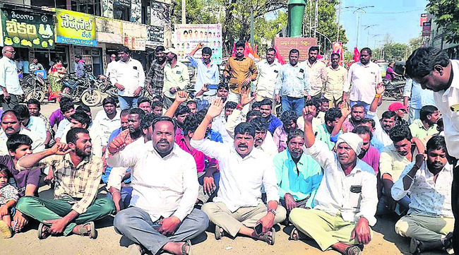 నిందితులను అరెస్టు చేయాలి1