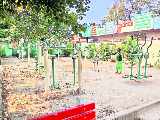 పార్కులపై పట్టింపేది2