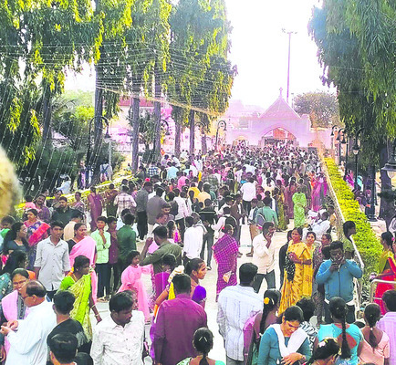 రెండో రోజు జన జాతరే 1