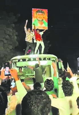 టీడీపీ కార్యకర్తల్లా ఖాకీలు! 1